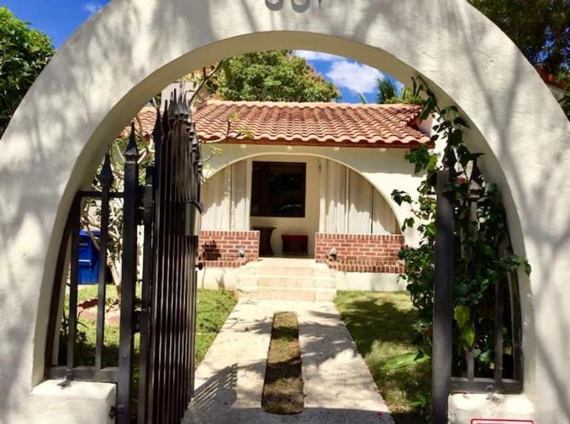 Entire Private Beautiful 2 Bedroom Plus Den House With Gated Front&Back Yard And Free Parking 10Min Drive To Miami Beach Exterior foto