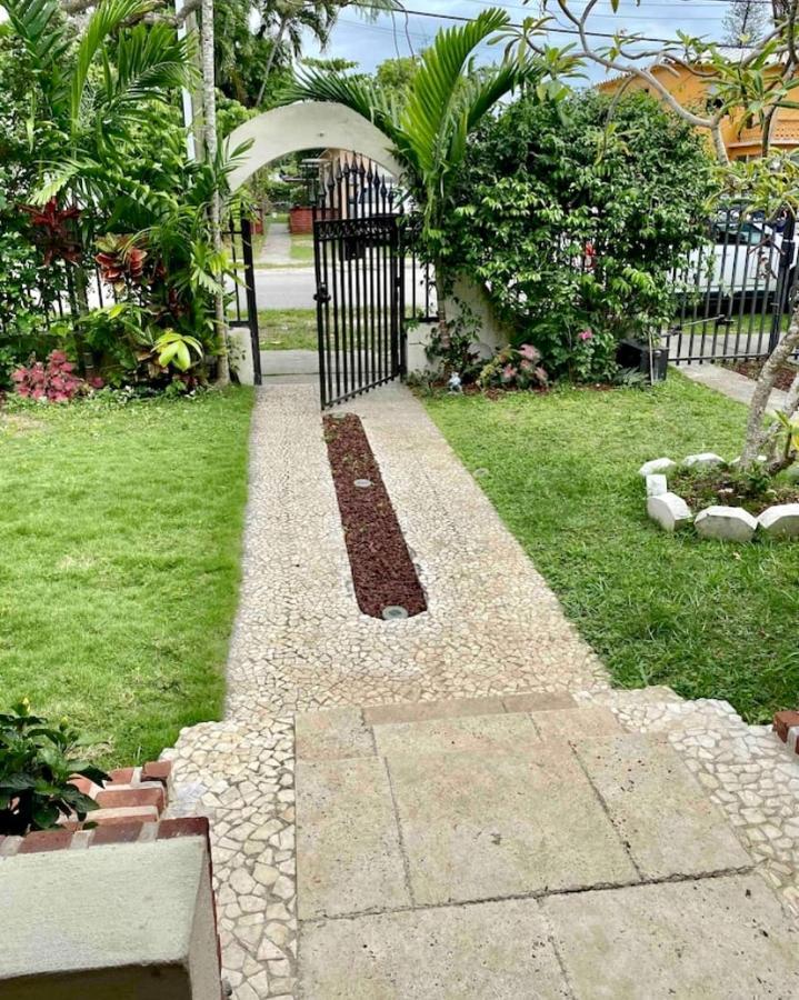 Entire Private Beautiful 2 Bedroom Plus Den House With Gated Front&Back Yard And Free Parking 10Min Drive To Miami Beach Exterior foto