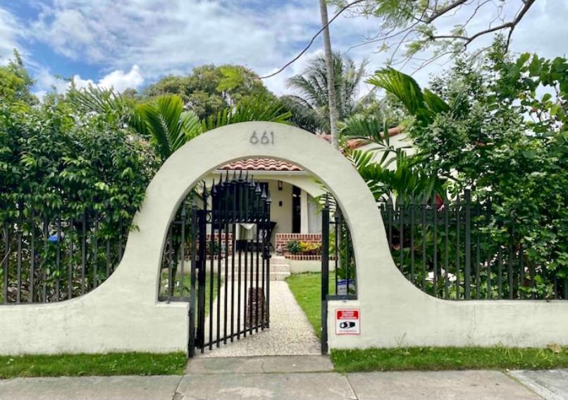 Entire Private Beautiful 2 Bedroom Plus Den House With Gated Front&Back Yard And Free Parking 10Min Drive To Miami Beach Exterior foto